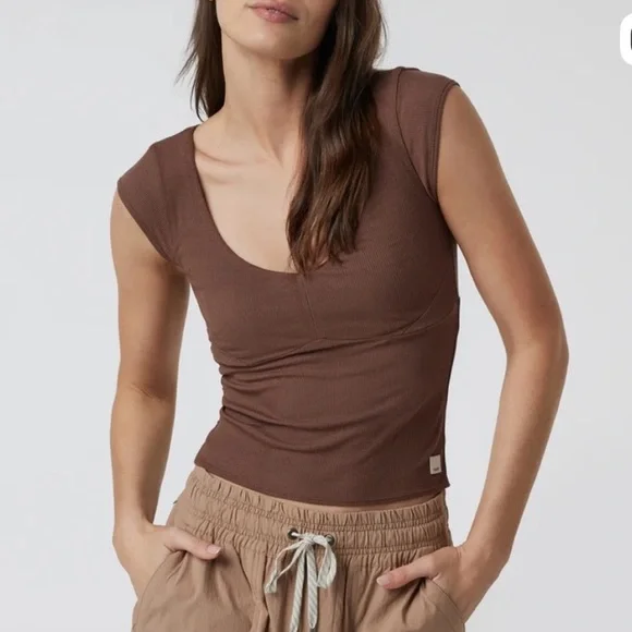 Vuori Sleeveless Cove V Neck Tank Pepper Brown Cap Sleeve Top small S NWT - Picture 1 of 3